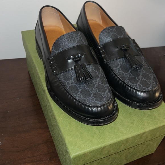 Gucci print loafers for sale! Worn 2x Very good condition!Selling to consolidate - Picture 3 of 6